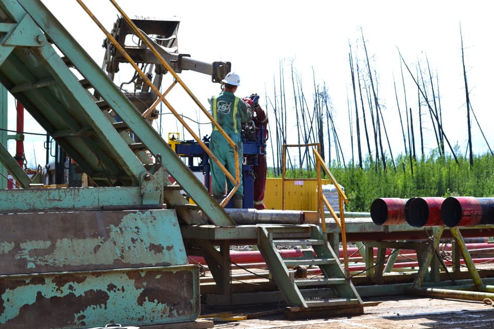 Crew working the catwalk at a drilling location